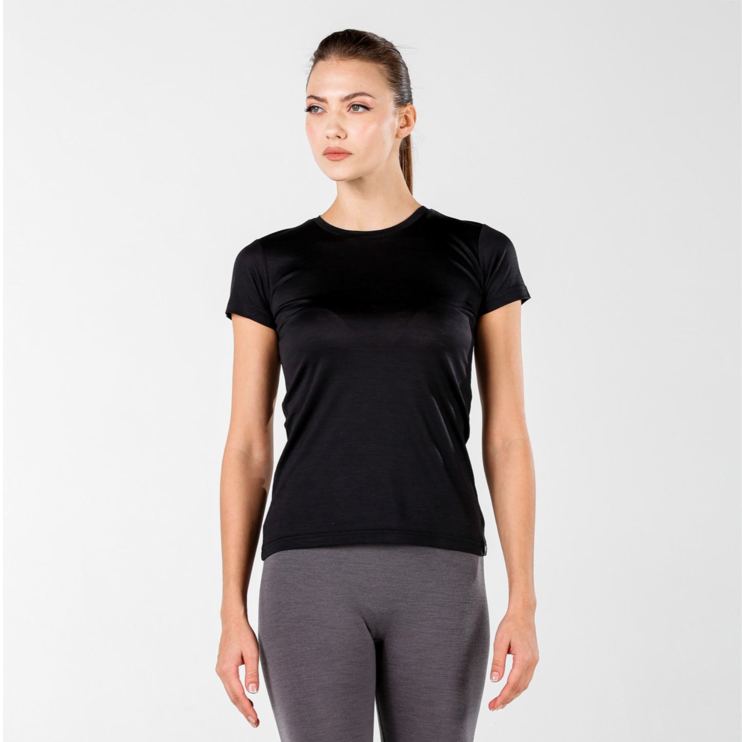 Pera Women's 100% Merino 135gsm Lightweight Crew Neck T-Shirt