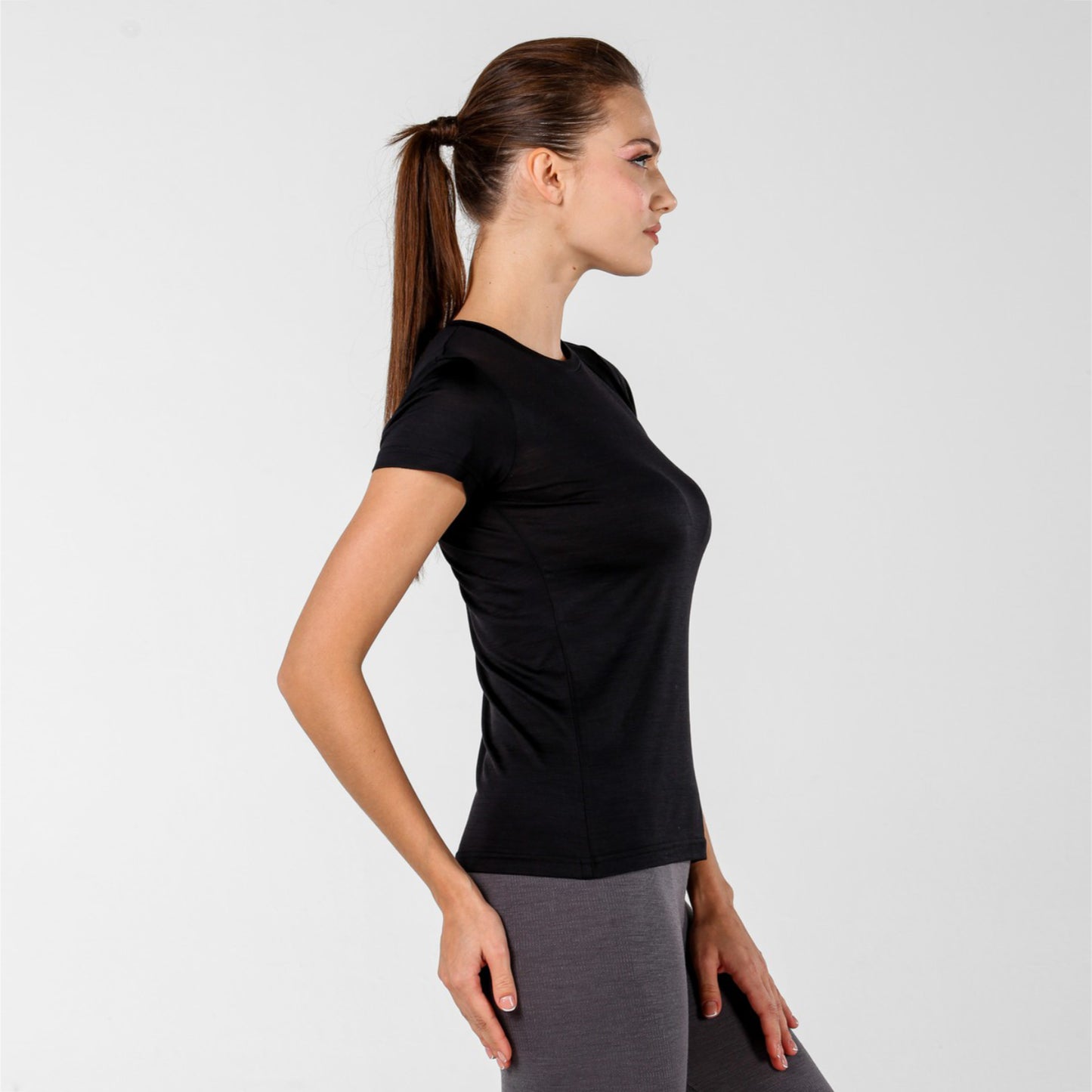 Pera Women's 100% Merino 135gsm Lightweight Crew Neck T-Shirt